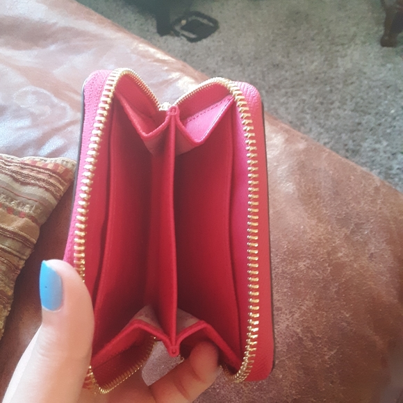 Hot pink Michael Kors wallet - Picture 4 of 4